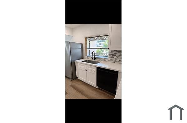 1542 Peerless Dr photo 5