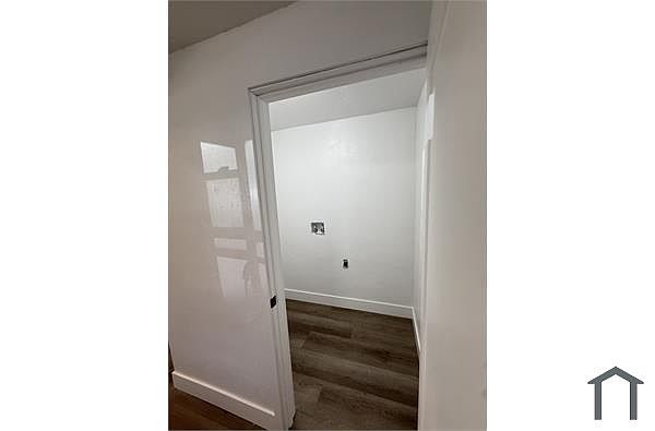 1542 Peerless Dr photo 4