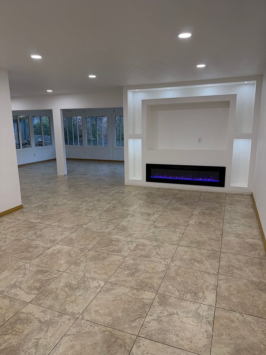 1740 Jasmine St photo 3