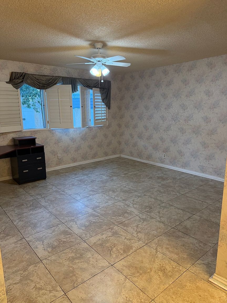 1740 Jasmine St photo 5