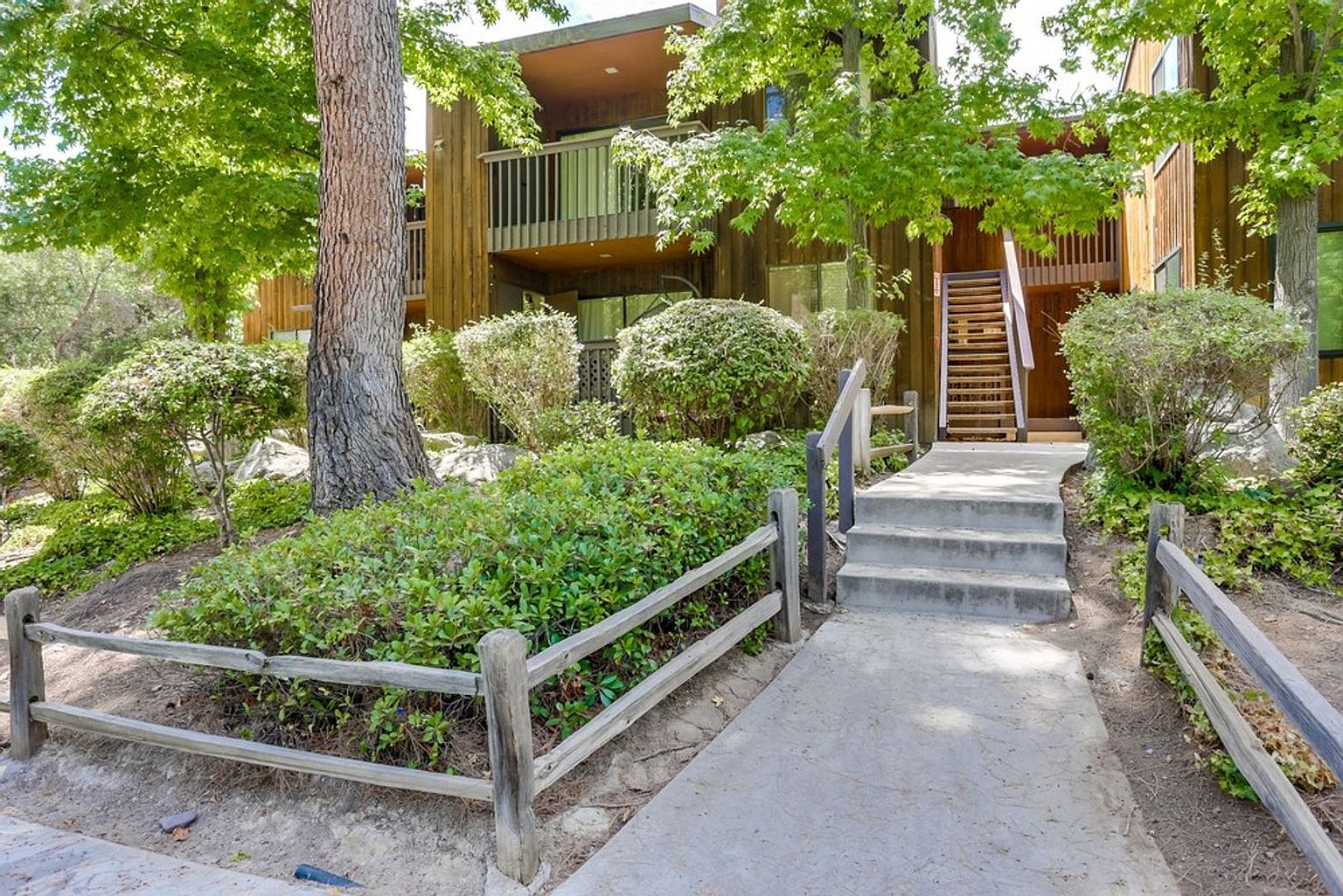 2157 Arnold Way photo 2