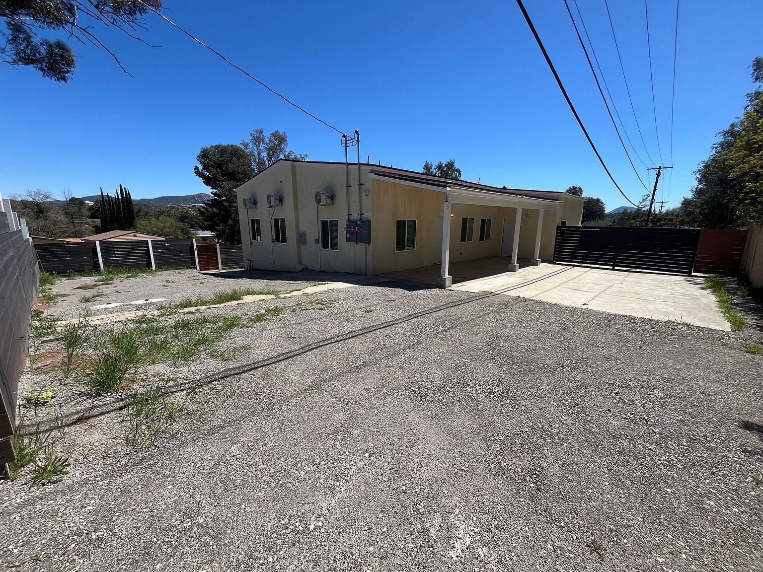 2739 Eltinge Dr photo 4