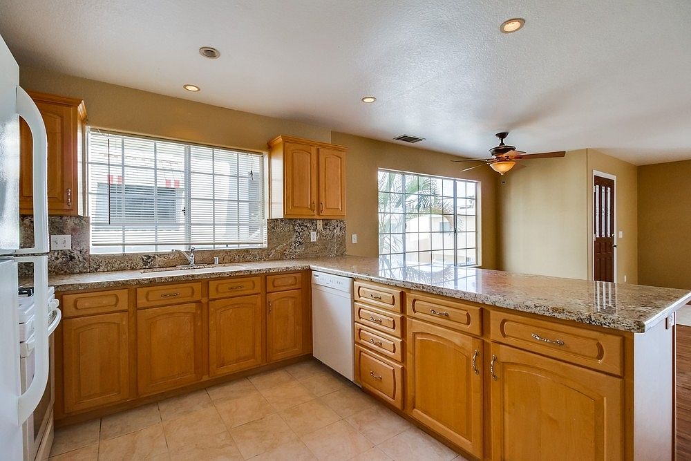 1045 Turquoise St photo 5