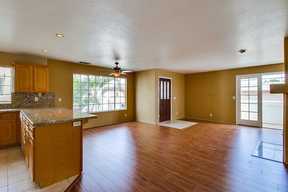 1045 Turquoise St photo 4