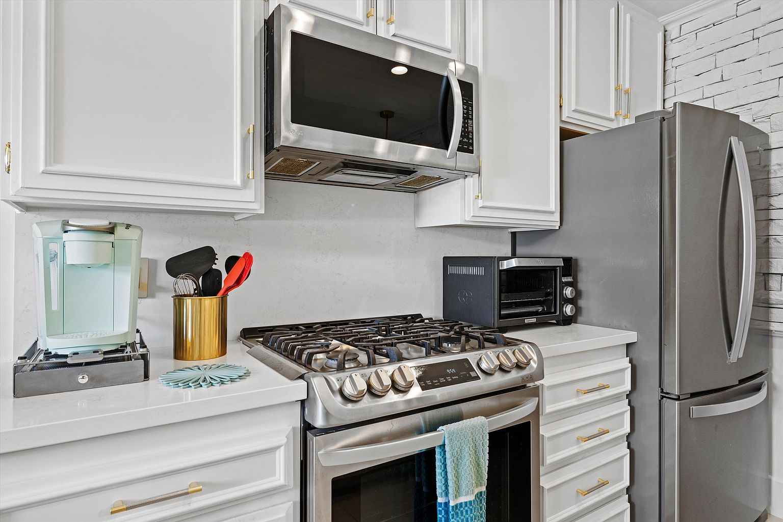 1024 Loring St photo 5