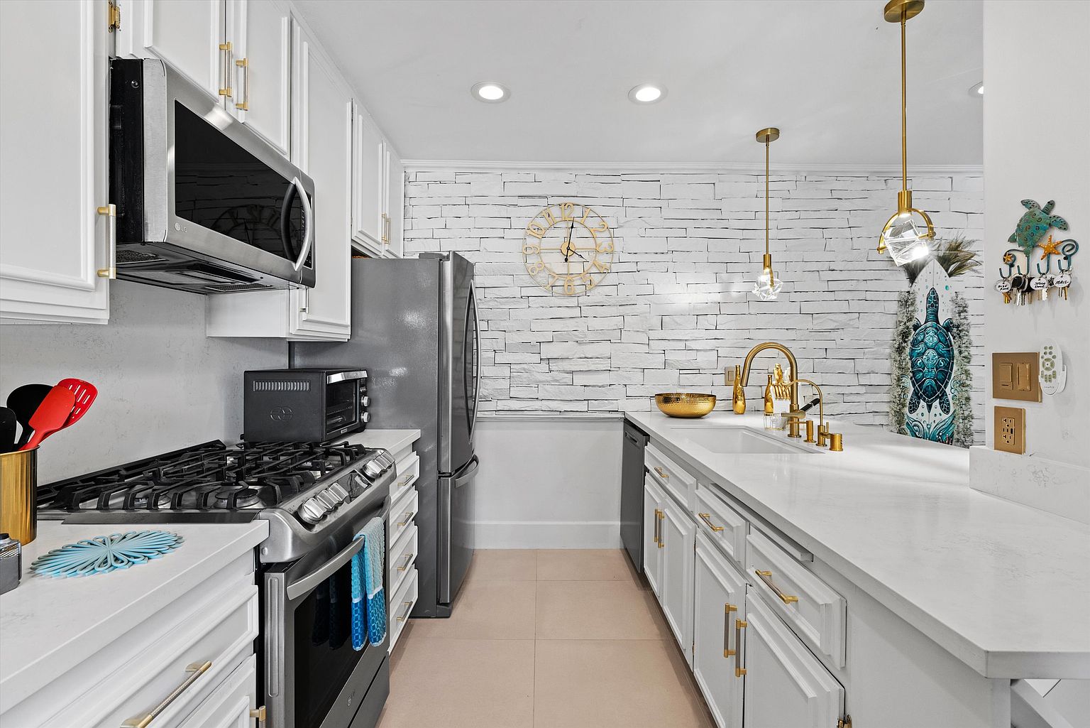 1024 Loring St photo 2