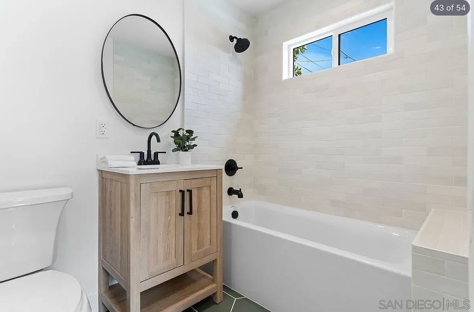 1533 Beryl St photo 5