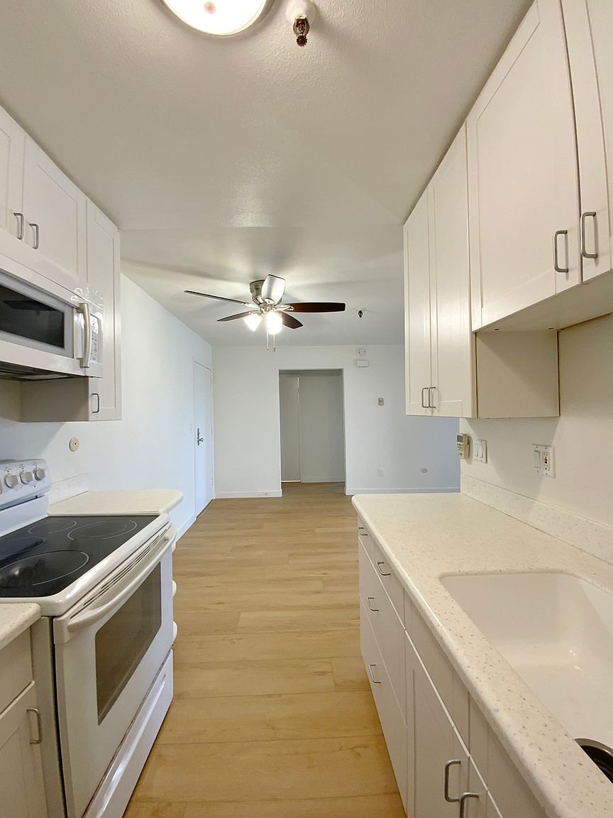 4730 Noyes St photo 5