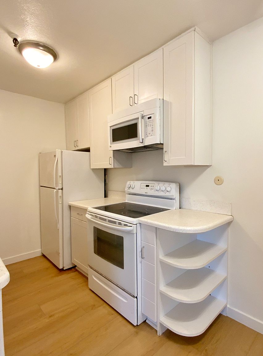 4730 Noyes St photo 3