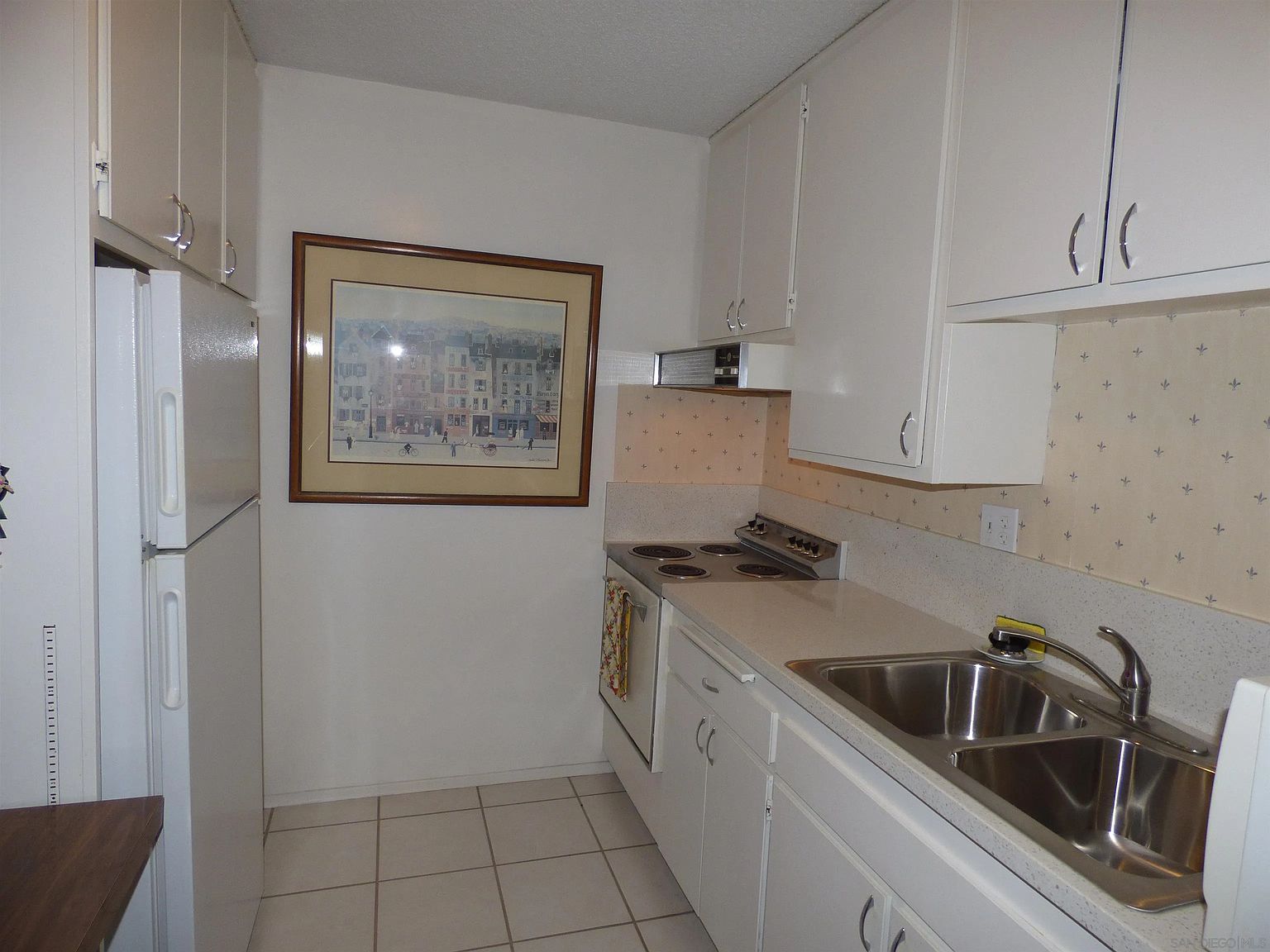 1645 Emerald St photo 3