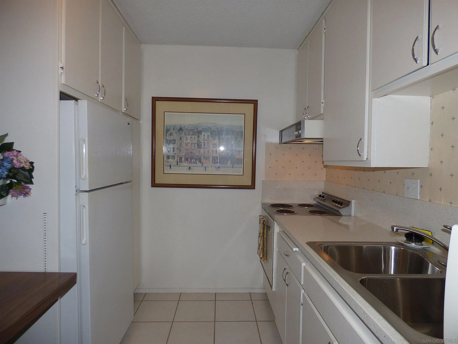 1645 Emerald St photo 4