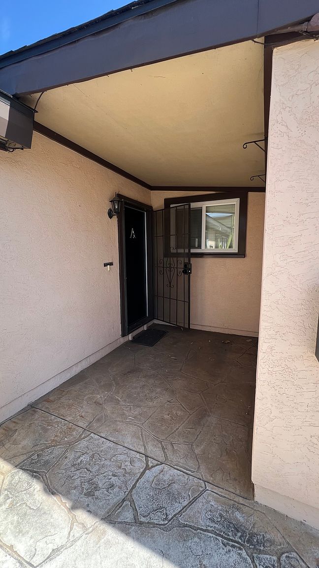 3465 Marathon Dr photo 2