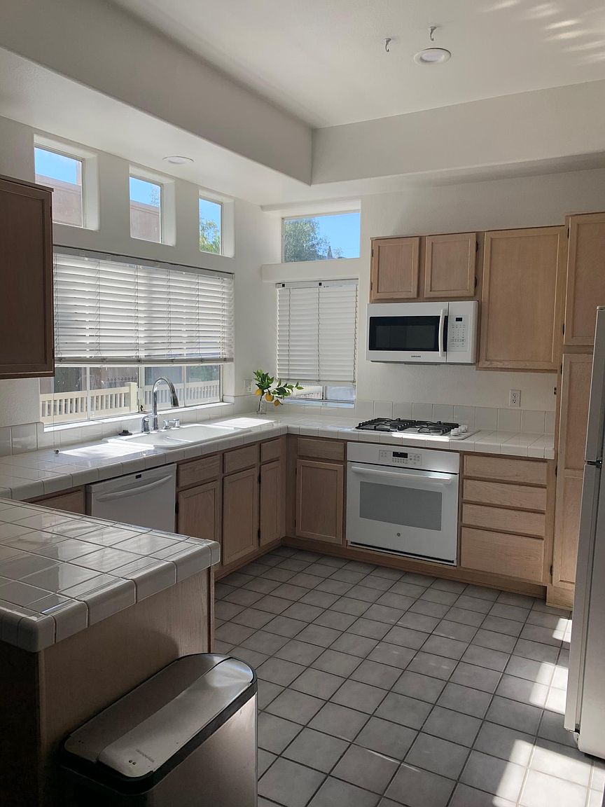1321 Pacific Beach Dr photo 3