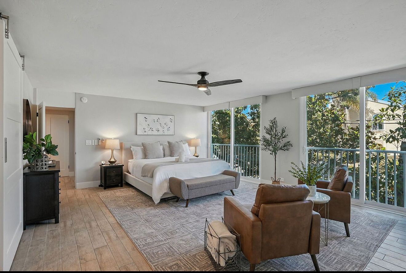3850 Riviera Dr photo 3
