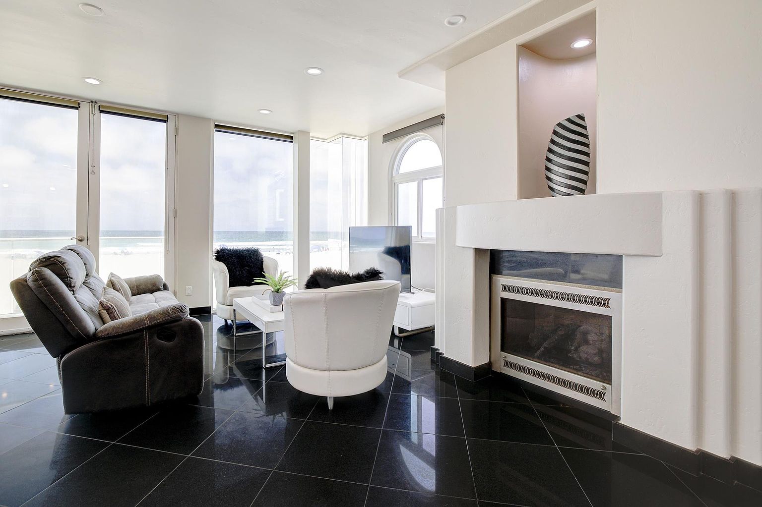 2911 Ocean Front Walk photo 3