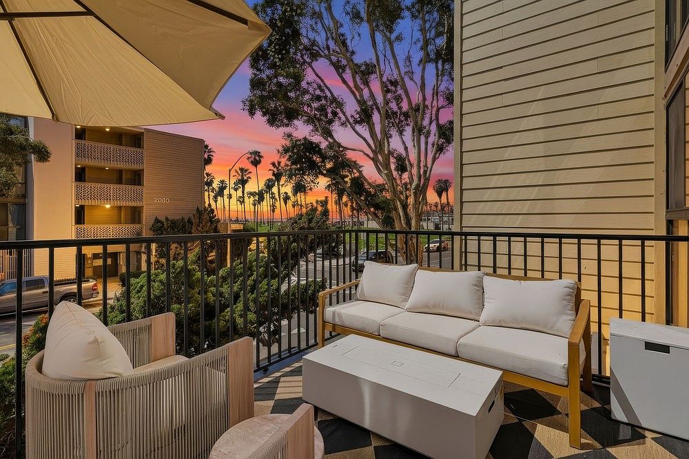 2999 Mission Blvd photo 4