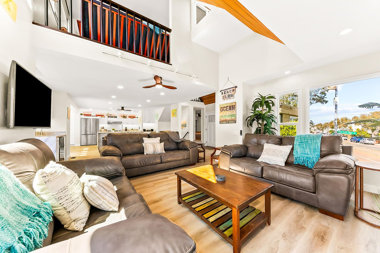 2698 Mission Blvd photo 5