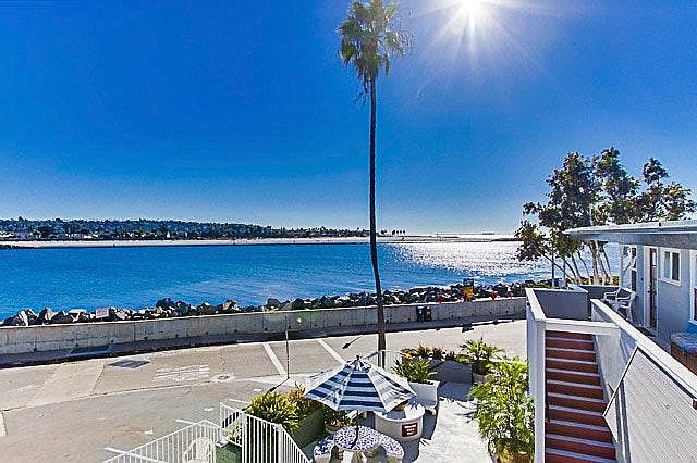 2613 Mission Blvd photo 3