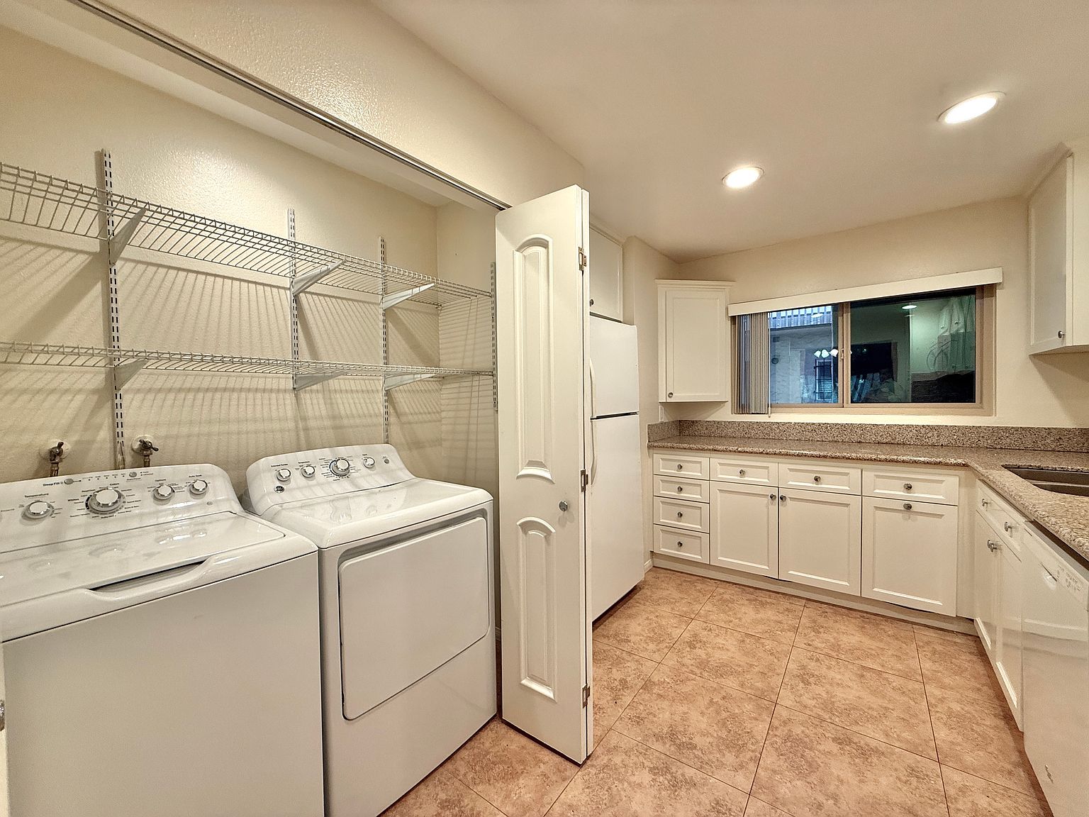 2522 Clairemont Dr photo 4