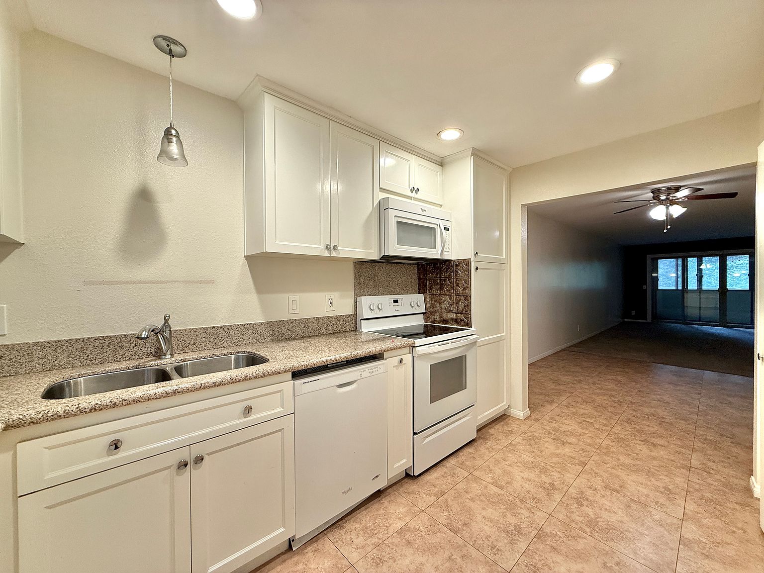 2522 Clairemont Dr photo 3