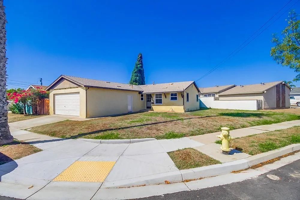 2862 Mimika Pl photo 2