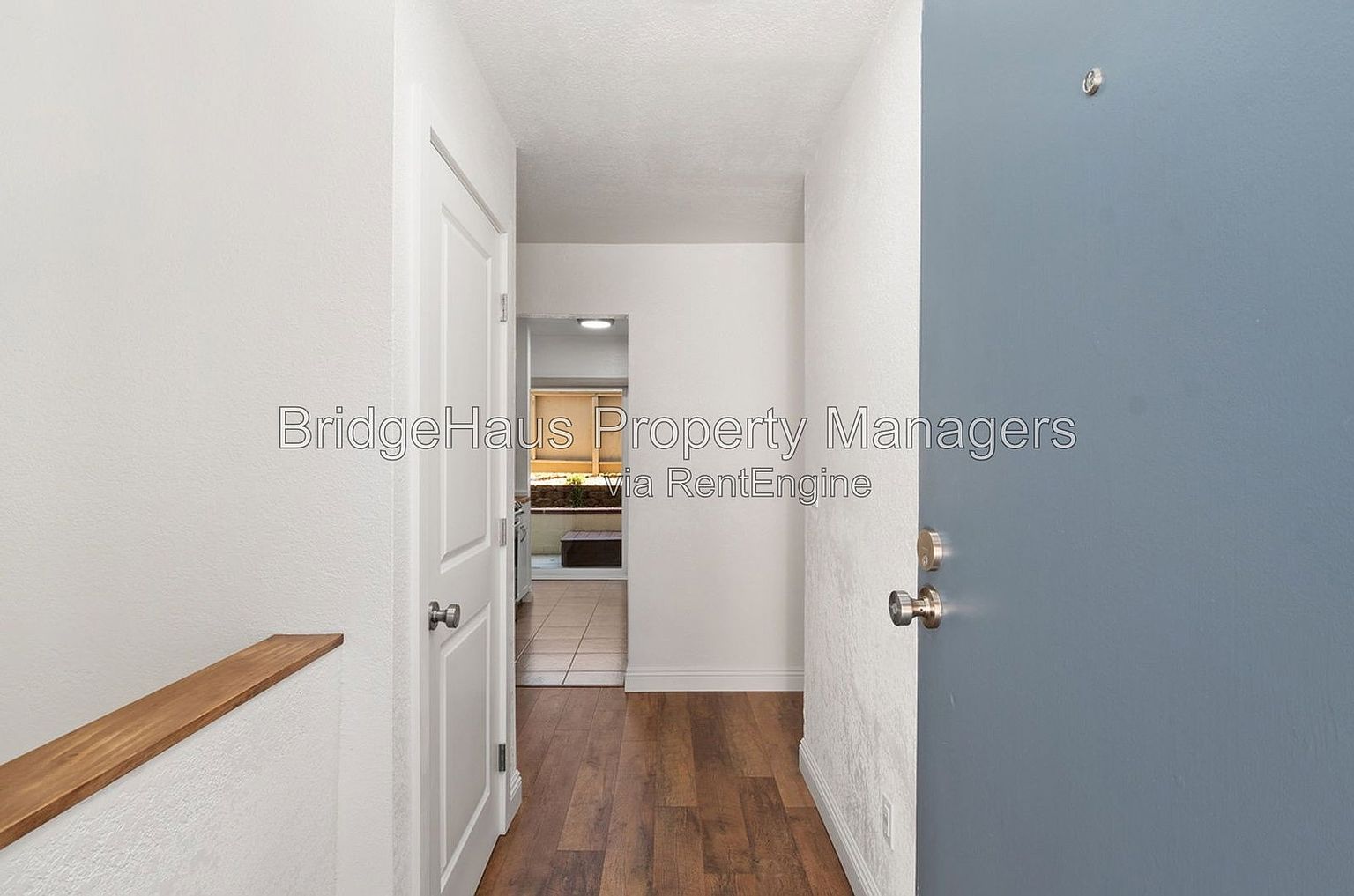 3230 Ashford St photo 3