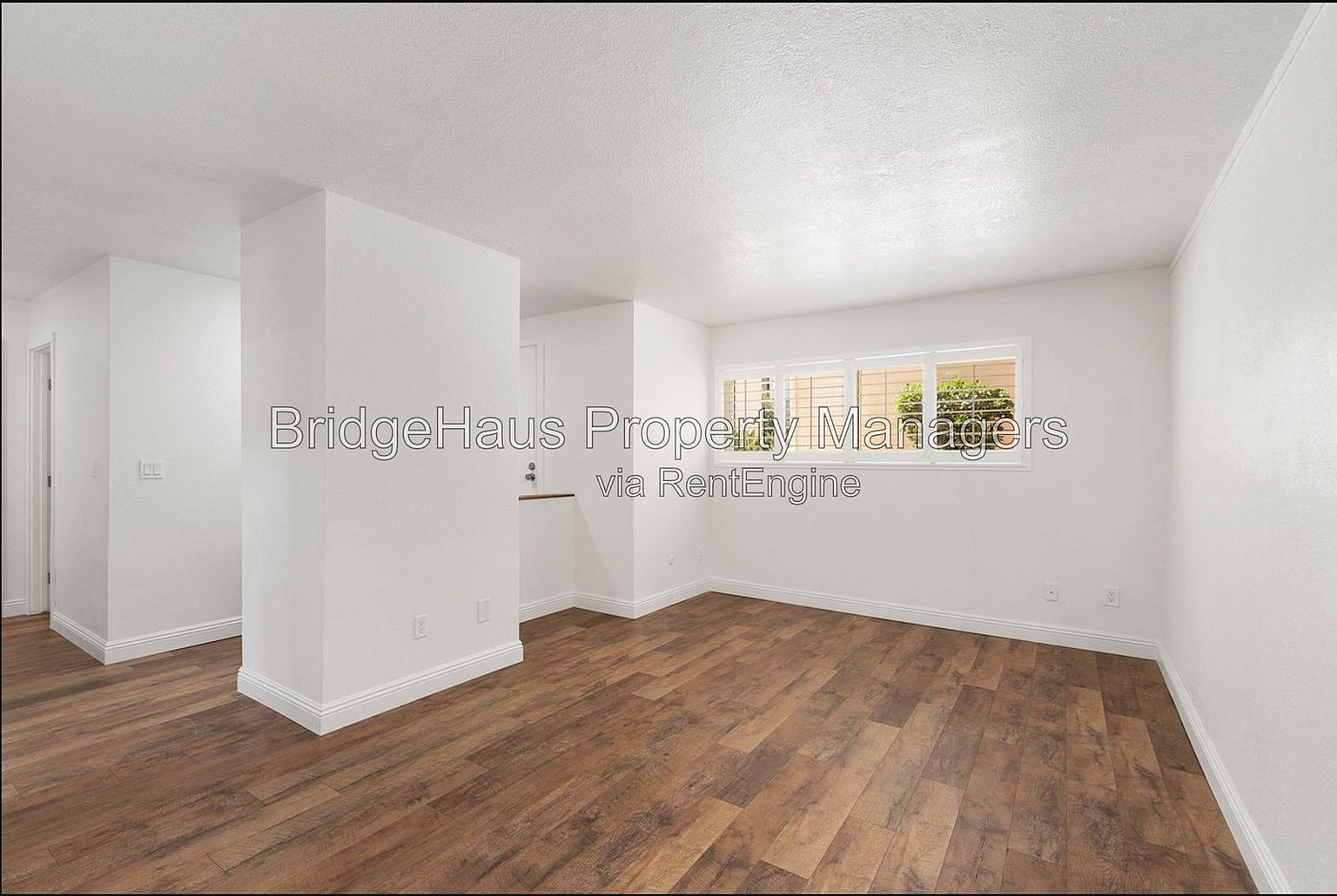 3230 Ashford St photo 2