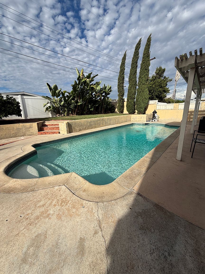 8562 Pinecrest Ave photo 3