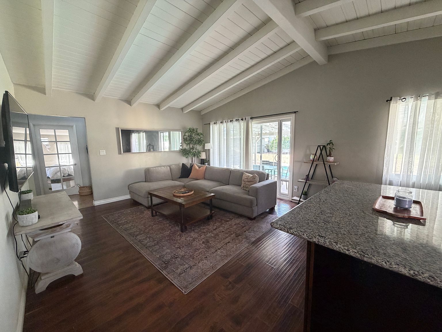8562 Pinecrest Ave photo 2