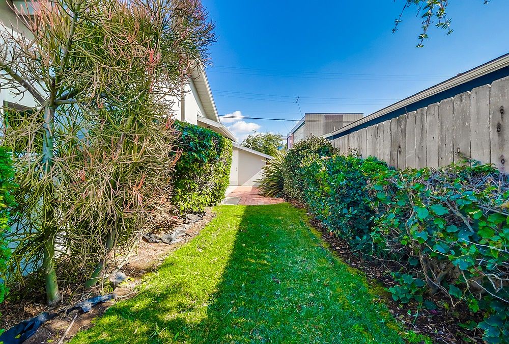 2232 Burgener Blvd photo 2