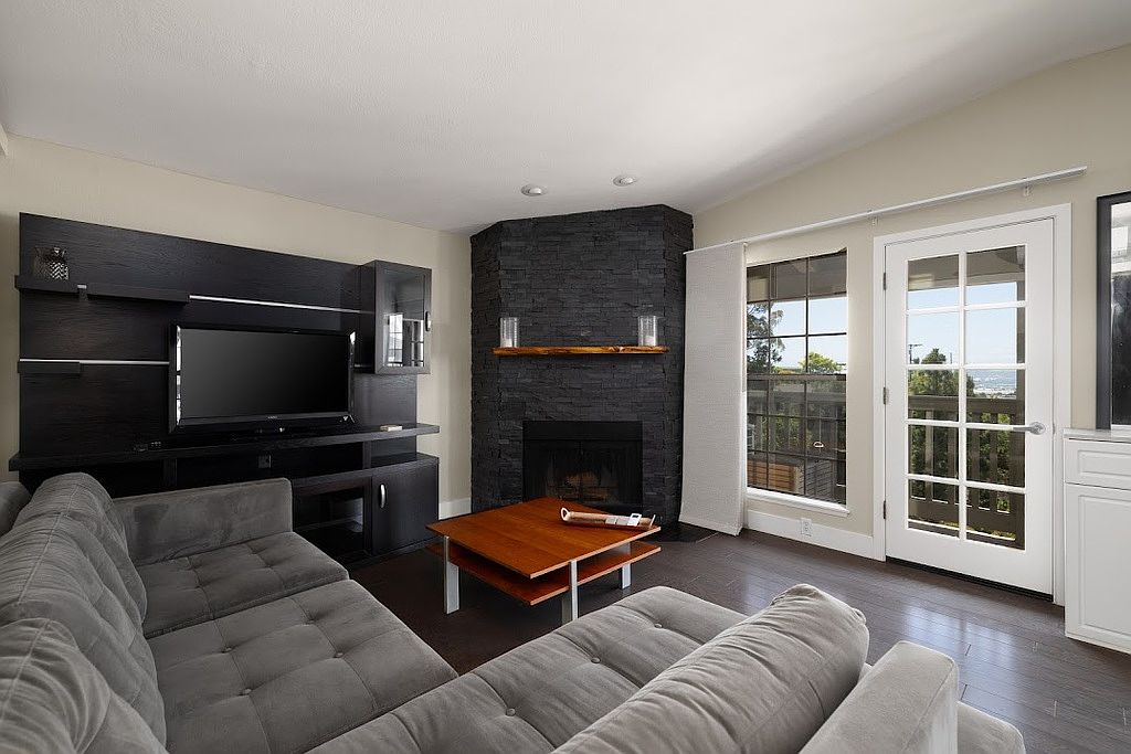 2215 Linwood St photo 2