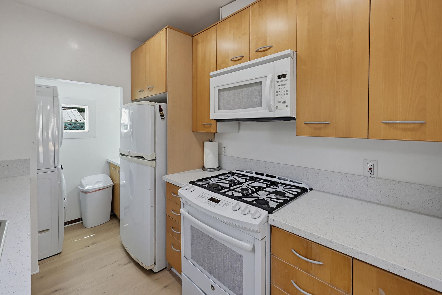 4092 Goldfinch St photo 5