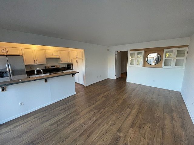 4293 5th Ave photo 3