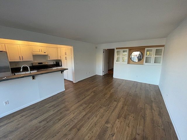 4293 5th Ave photo 2