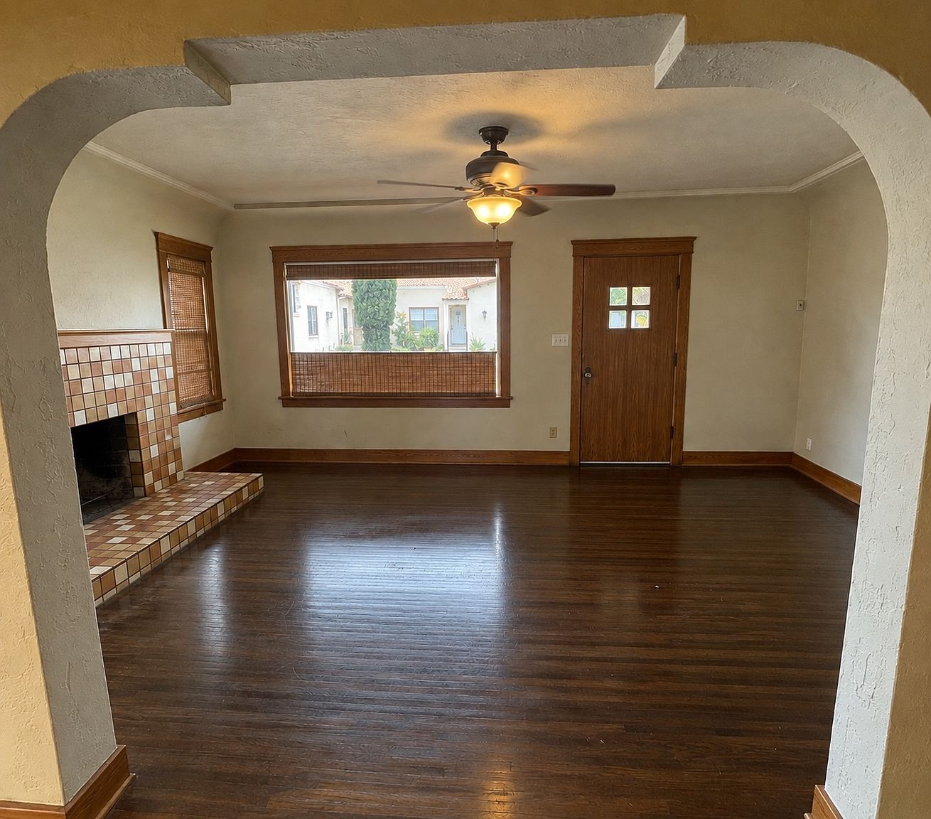1420 Golden Gate Dr photo 2