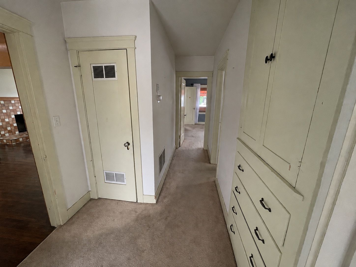 1420 Golden Gate Dr photo 4
