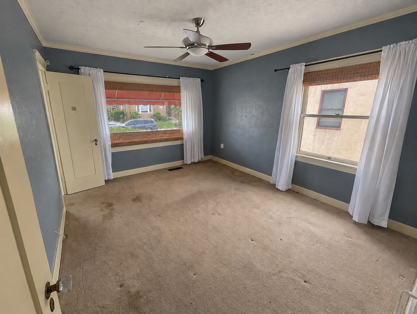 1420 Golden Gate Dr photo 5