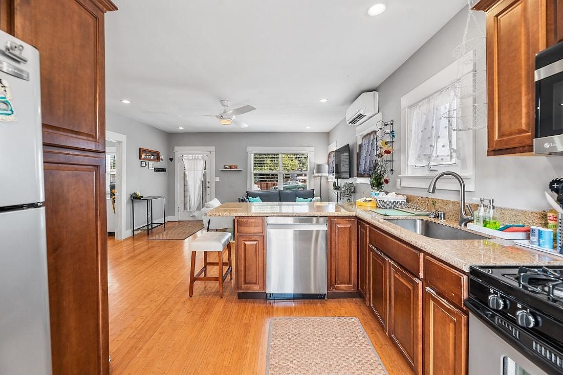 2529 Monroe Ave photo 4