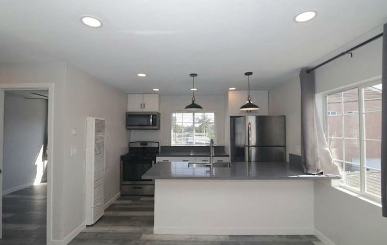 4223 Swift Ave photo 2