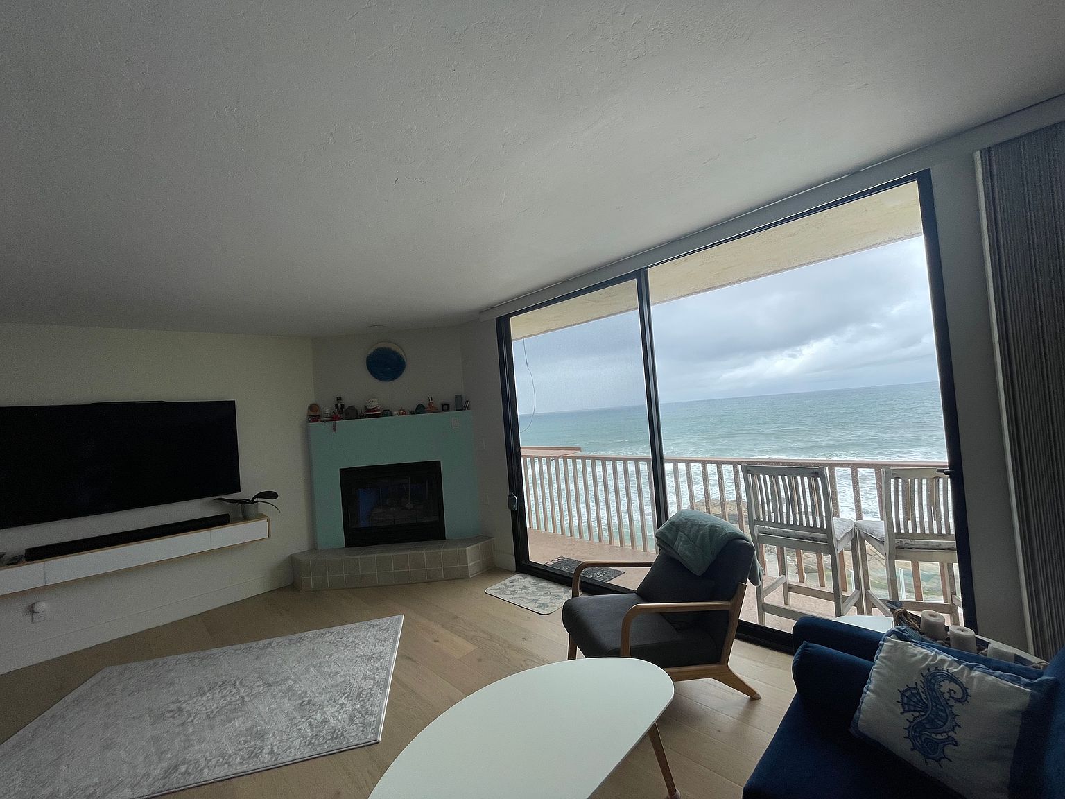 5015 Santa Cruz Ave photo 2