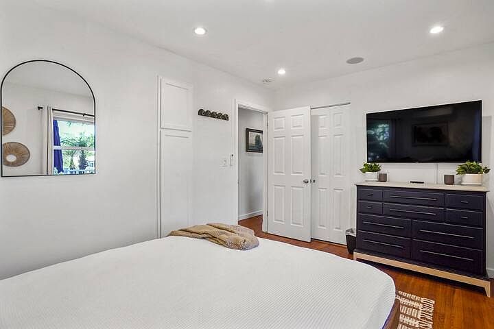 4551 Narragansett Ave photo 5