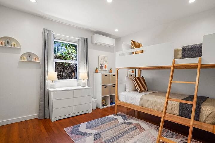 4551 Narragansett Ave photo 3