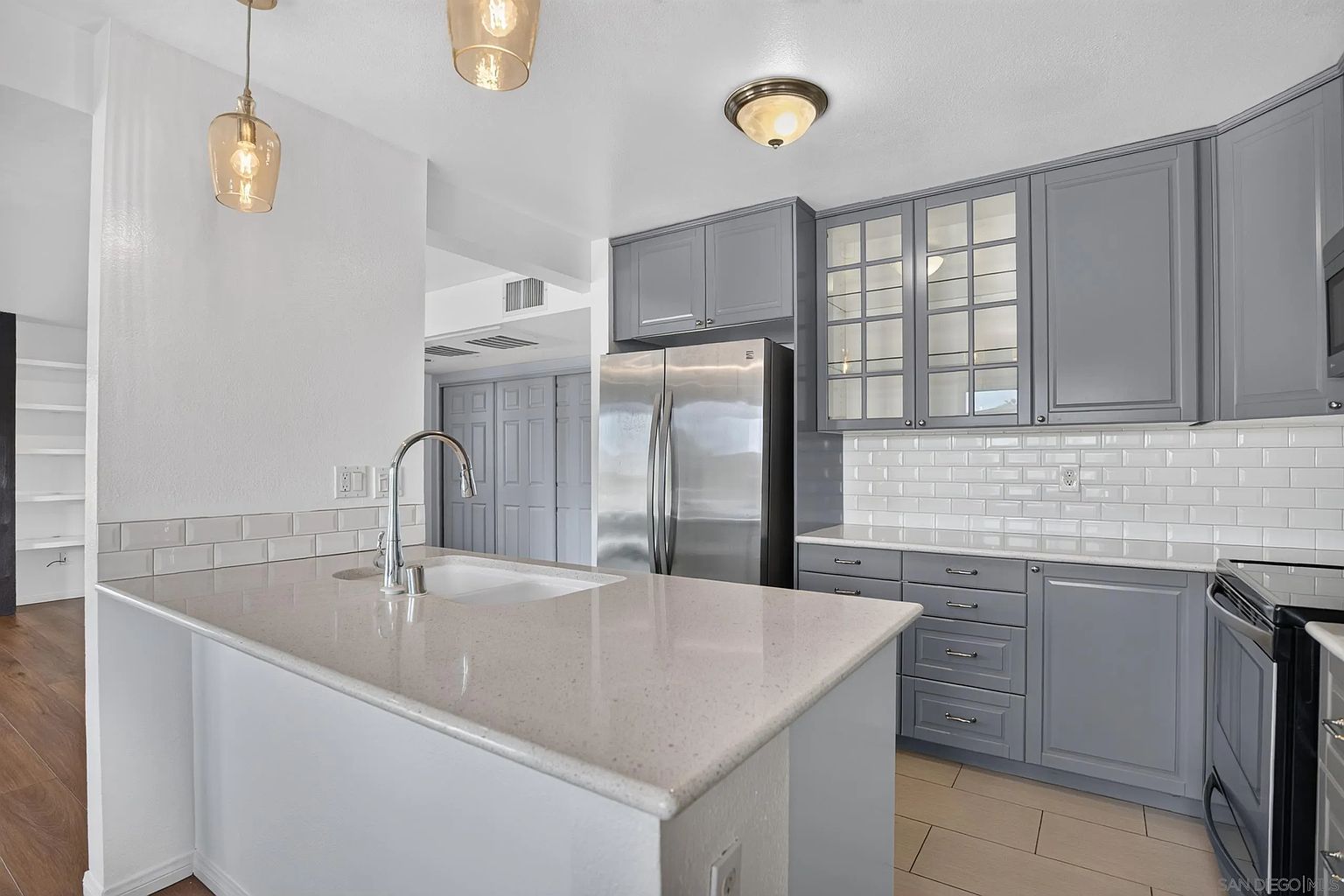 3837 Leland St photo 2