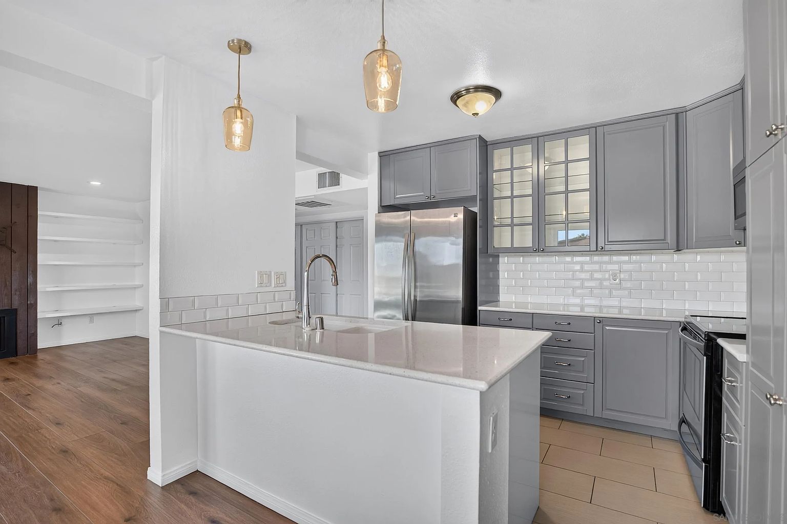 3837 Leland St photo 5
