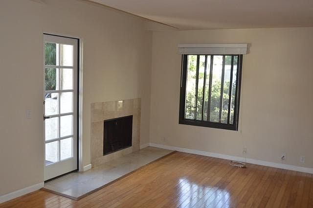 3976 Voltaire St photo 2