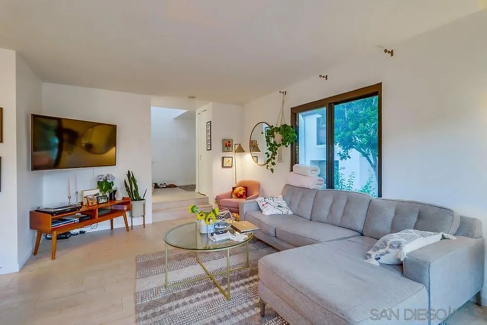 3960 Voltaire St photo 4