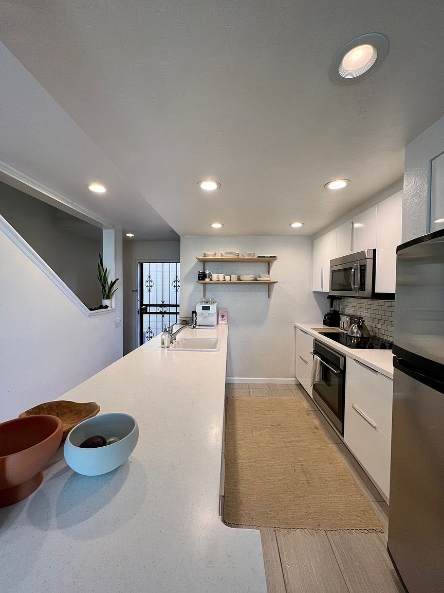 1710 Torrance St photo 2