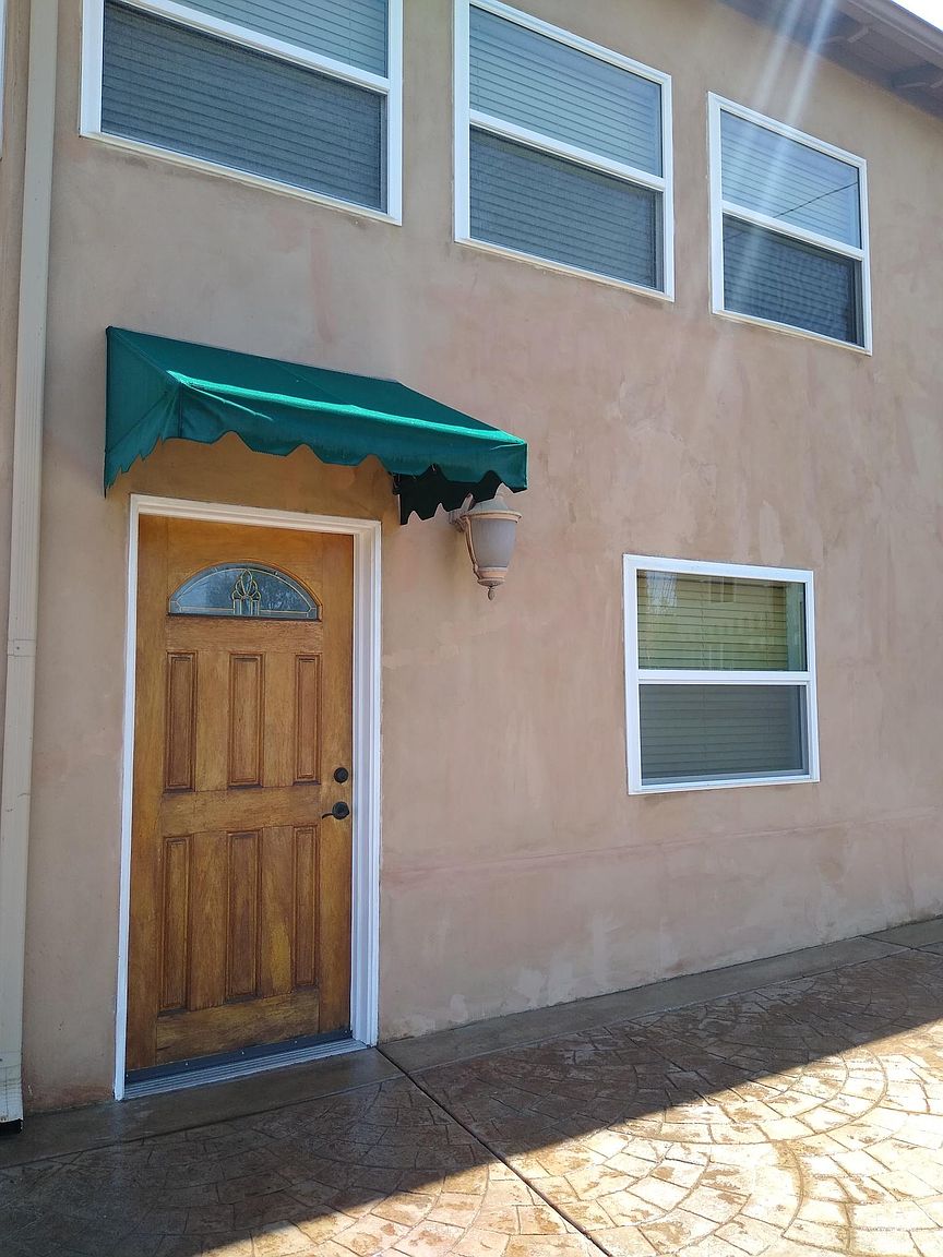 1562 Linwood St photo 3