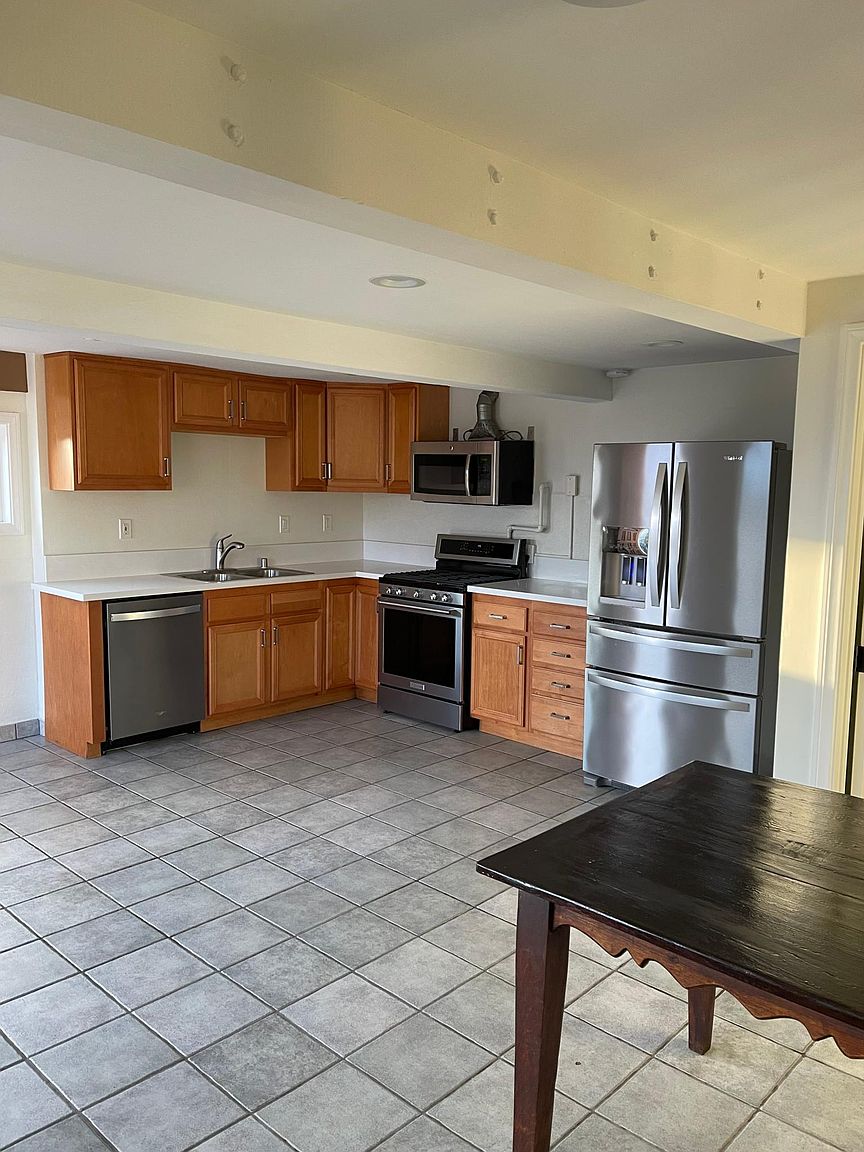 1562 Linwood St photo 4