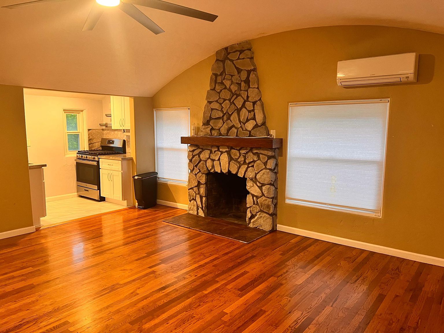 1003 W Brookes Ave photo 3